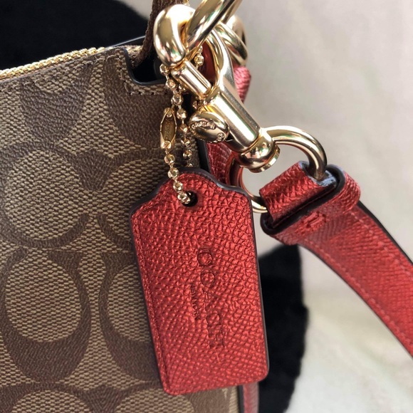 Coach shoulder bag in Signature Canvas NWT - Picture 4 of 10